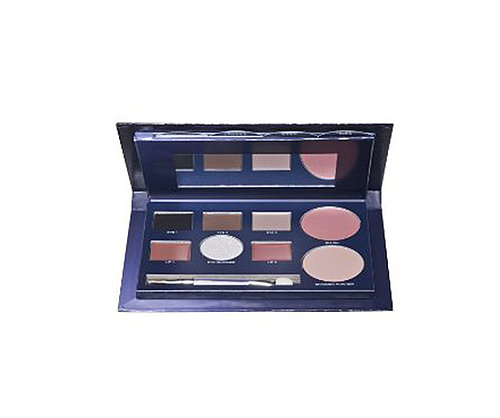 Sonia Kashuk® How to Create a Smokey Eye Sonia Kashuk® How to Create a Smokey Eye