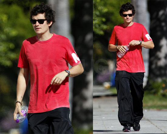 Photos of Orlando Bloom in LA 2009-11-24 09:32:43