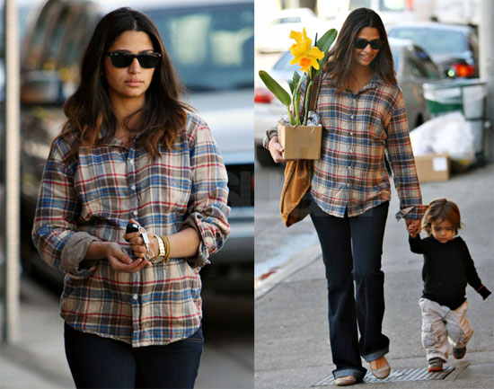 Photos of Camila and Levi Running Errands in LA 2009-12-02 09:28:38