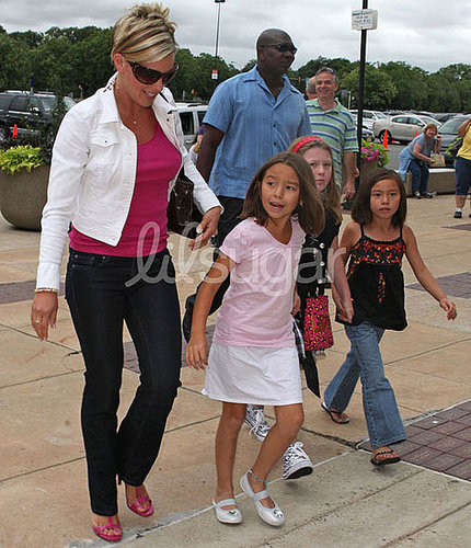 The Gosselin Girls Have Fun at a Jonas Brothers Concert The Gosselin Girls Have Fun at a Jonas Brothers Concert