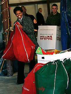 Lil Links: First Lady Helps Marines Deliver Toys For Kids