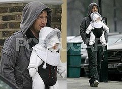 Photos of Jamie Oliver With Baby Daughter Petal Blossom Rainbow Oliver in the Snow in London