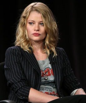 Emilie de Ravin Calls Robert Pattinson "Refreshing," "Nice," and "Easy Going"