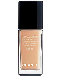 Chanel's VITALUMIERE Satin Smoothing Fluid Makeup: Less Is More!
