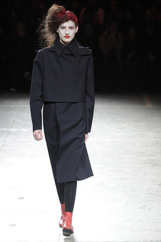 Yohji Yomamoto Fall 2009: "Bloody" Beauties Yohji Yomamoto Fall 2009: "Bloody" Beauties