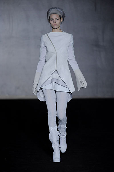 Rick Owens Fall 2009: A Goth Take on Swan Lake Rick Owens Fall 2009: A Goth Take on Swan Lake