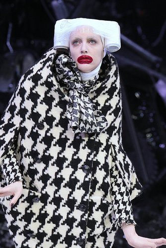 Alexander McQueen Fall 2009: A Twisted Fantasy Alexander McQueen Fall 2009: A Twisted Fantasy