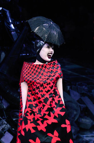 Alexander McQueen Fall 2009: A Twisted Fantasy Alexander McQueen Fall 2009: A Twisted Fantasy
