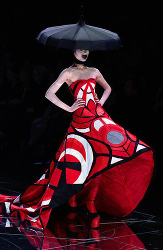 Alexander McQueen Fall 2009: A Twisted Fantasy Alexander McQueen Fall 2009: A Twisted Fantasy