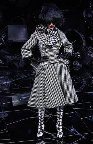 Alexander McQueen Fall 2009: A Twisted Fantasy Alexander McQueen Fall 2009: A Twisted Fantasy