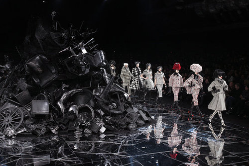 Alexander McQueen Fall 2009: A Twisted Fantasy Alexander McQueen Fall 2009: A Twisted Fantasy