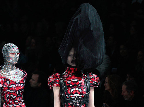 Alexander McQueen Fall 2009: A Twisted Fantasy Alexander McQueen Fall 2009: A Twisted Fantasy