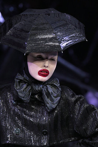 Alexander McQueen Fall 2009: A Twisted Fantasy Alexander McQueen Fall 2009: A Twisted Fantasy