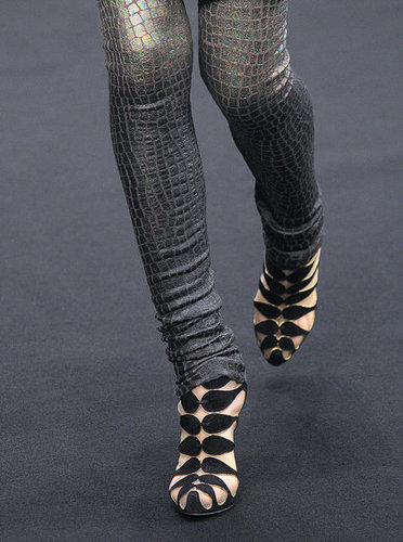 RM by Roland Mouret Fall 2009: "The Work of a Local Dressmaker" RM by Roland Mouret Fall 2009: "The Work of a Local Dressmaker"