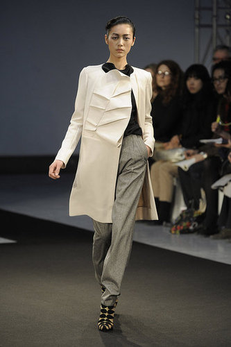 RM by Roland Mouret Fall 2009: "The Work of a Local Dressmaker" RM by Roland Mouret Fall 2009: "The Work of a Local Dressmaker"