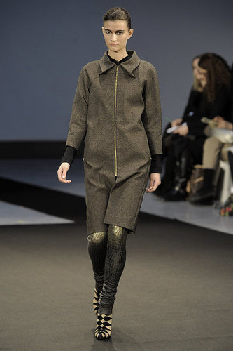RM by Roland Mouret Fall 2009: "The Work of a Local Dressmaker" RM by Roland Mouret Fall 2009: "The Work of a Local Dressmaker"