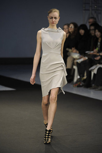 RM by Roland Mouret Fall 2009: "The Work of a Local Dressmaker" RM by Roland Mouret Fall 2009: "The Work of a Local Dressmaker"