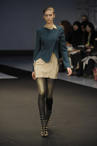 RM by Roland Mouret Fall 2009: "The Work of a Local Dressmaker" RM by Roland Mouret Fall 2009: "The Work of a Local Dressmaker"