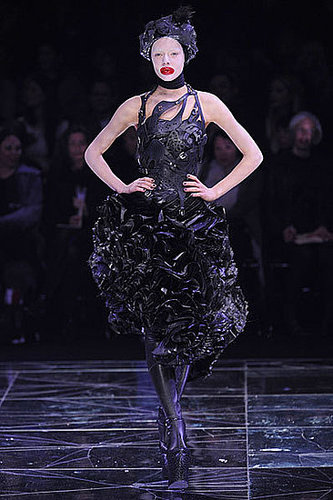 Alexander McQueen Fall 2009: A Twisted Fantasy Alexander McQueen Fall 2009: A Twisted Fantasy