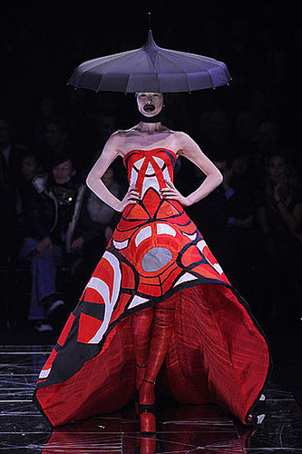 Alexander McQueen Fall 2009: A Twisted Fantasy Alexander McQueen Fall 2009: A Twisted Fantasy