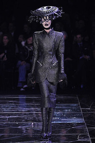 Alexander McQueen Fall 2009: A Twisted Fantasy Alexander McQueen Fall 2009: A Twisted Fantasy