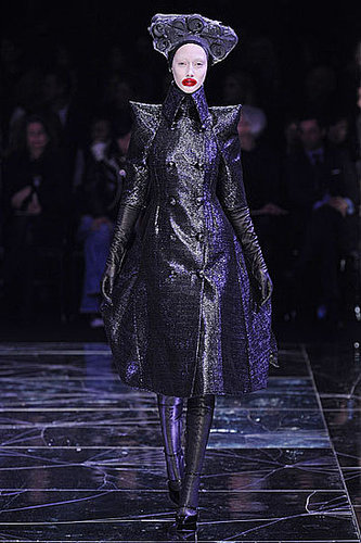 Alexander McQueen Fall 2009: A Twisted Fantasy Alexander McQueen Fall 2009: A Twisted Fantasy