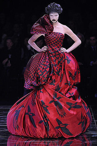 Alexander McQueen Fall 2009: A Twisted Fantasy Alexander McQueen Fall 2009: A Twisted Fantasy