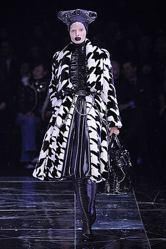 Alexander McQueen Fall 2009: A Twisted Fantasy Alexander McQueen Fall 2009: A Twisted Fantasy