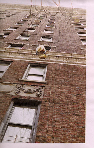 Marc Jacobs Doesn't Design Louis Vuitton Cruise, But Encourages Leaning Out of Buildings in His Fall 2009 Ads