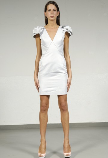 Giles Deacon May Have Spring 2010 London Fashion Week "Presence," Goes with Structure for Cruise 2010 Giles Deacon May Have Spring 2010 London Fashion Week "Presence," Goes with Structure for Cruise 2010
