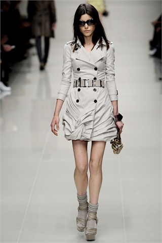 Burberry Returns to Home Turf for Spring 2010 Burberry Returns to Home Turf for Spring 2010