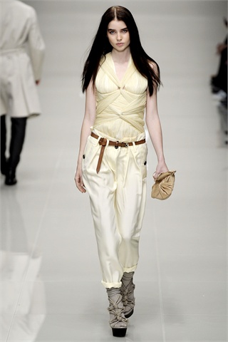 Burberry Returns to Home Turf for Spring 2010 Burberry Returns to Home Turf for Spring 2010