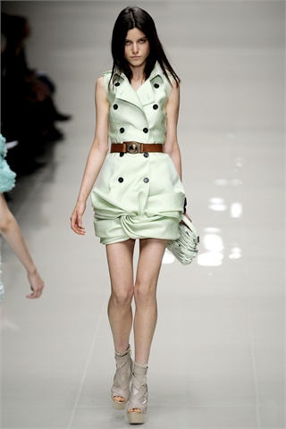 Burberry Returns to Home Turf for Spring 2010 Burberry Returns to Home Turf for Spring 2010