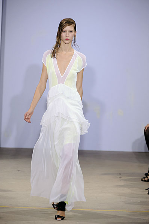 A Softer Side of Jonathan Saunders for Spring 2010 A Softer Side of Jonathan Saunders for Spring 2010