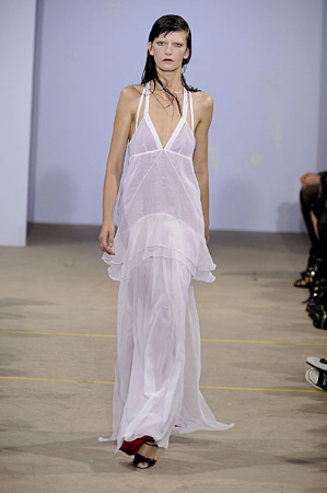 A Softer Side of Jonathan Saunders for Spring 2010 A Softer Side of Jonathan Saunders for Spring 2010