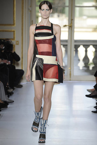 Balenciaga Aims to Go Thorougly Modern for Spring 2010 Balenciaga Aims to Go Thorougly Modern for Spring 2010