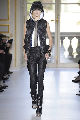 Balenciaga Aims to Go Thorougly Modern for Spring 2010 Balenciaga Aims to Go Thorougly Modern for Spring 2010