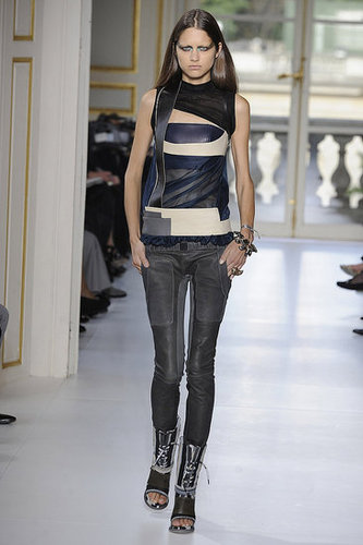 Balenciaga Aims to Go Thorougly Modern for Spring 2010 Balenciaga Aims to Go Thorougly Modern for Spring 2010