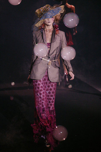John Galliano Harks Back to Fading Film Stars for Spring 2010 John Galliano Harks Back to Fading Film Stars for Spring 2010