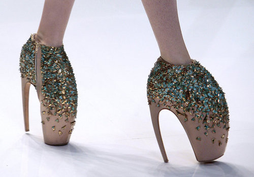 Alexander McQueen Shows Holographic Alien Beauties for Spring 2010 Alexander McQueen Shows Holographic Alien Beauties for Spring 2010