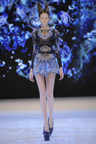 Alexander McQueen Shows Holographic Alien Beauties for Spring 2010 Alexander McQueen Shows Holographic Alien Beauties for Spring 2010
