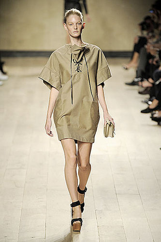Pheobe Philo's First Celine Runway Collection for Spring 2010: The Reviews Are In Pheobe Philo's First Celine Runway Collection for Spring 2010: The Reviews Are In