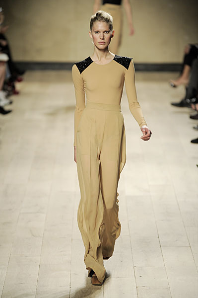 Pheobe Philo's First Celine Runway Collection for Spring 2010: The Reviews Are In Pheobe Philo's First Celine Runway Collection for Spring 2010: The Reviews Are In