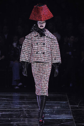 Paris Fashion Week: Alexander McQueen Fall 2009 Paris Fashion Week: Alexander McQueen Fall 2009