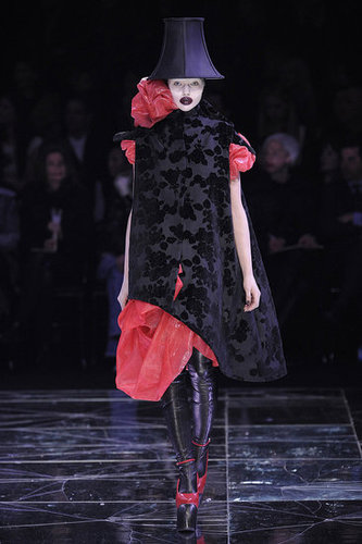 Paris Fashion Week: Alexander McQueen Fall 2009 Paris Fashion Week: Alexander McQueen Fall 2009