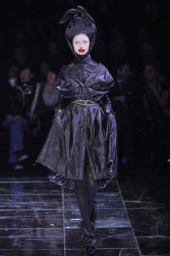 Paris Fashion Week: Alexander McQueen Fall 2009 Paris Fashion Week: Alexander McQueen Fall 2009