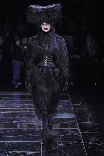Paris Fashion Week: Alexander McQueen Fall 2009 Paris Fashion Week: Alexander McQueen Fall 2009