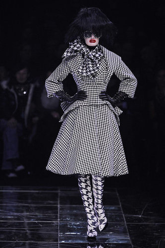 Paris Fashion Week: Alexander McQueen Fall 2009 Paris Fashion Week: Alexander McQueen Fall 2009