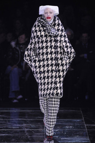Paris Fashion Week: Alexander McQueen Fall 2009 Paris Fashion Week: Alexander McQueen Fall 2009
