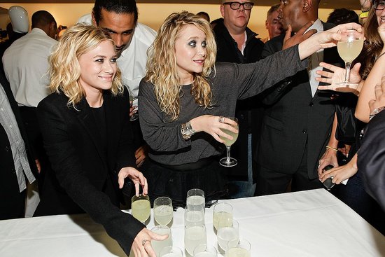 Mary Kate and Ashley Olsen at Bergdorf Goodman
Mary Kate and Ashley Olsen at Bergdorf Goodman
